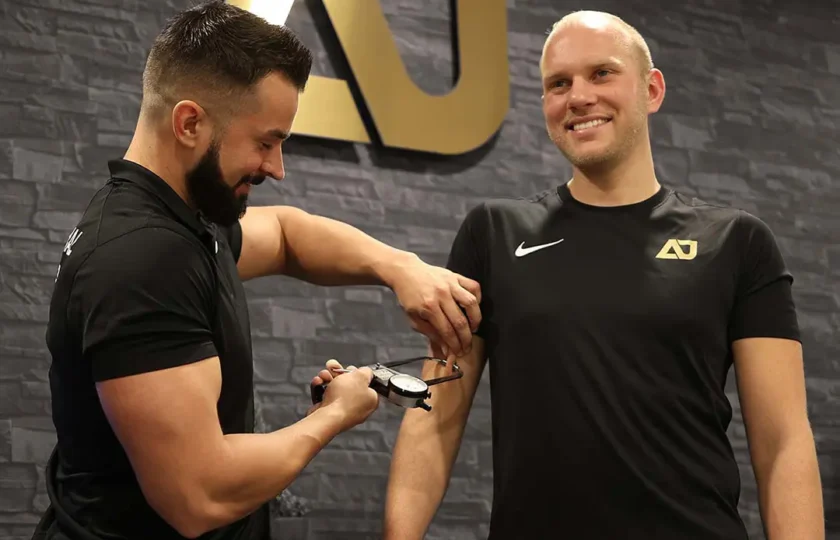 Vetmeting in Goes met personal trainer Ard-Jan Maliepaard.